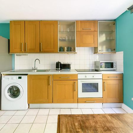 Magnificent 3Br Apt With Balcony Лондон Екстер'єр фото