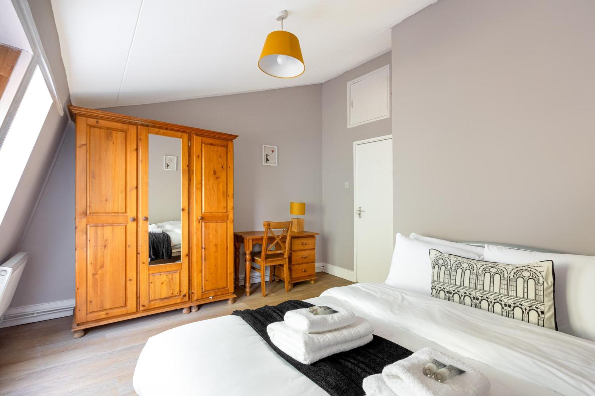 Magnificent 3Br Apt With Balcony Лондон Екстер'єр фото