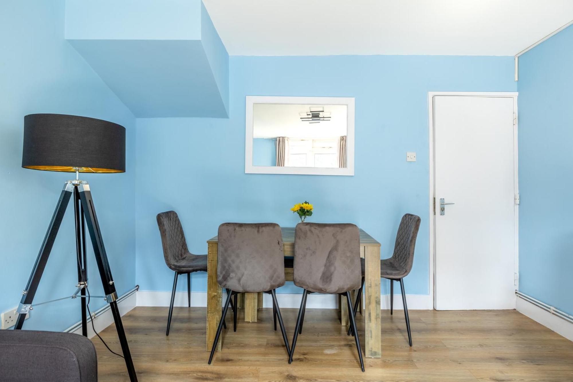 Magnificent 3Br Apt With Balcony Лондон Екстер'єр фото
