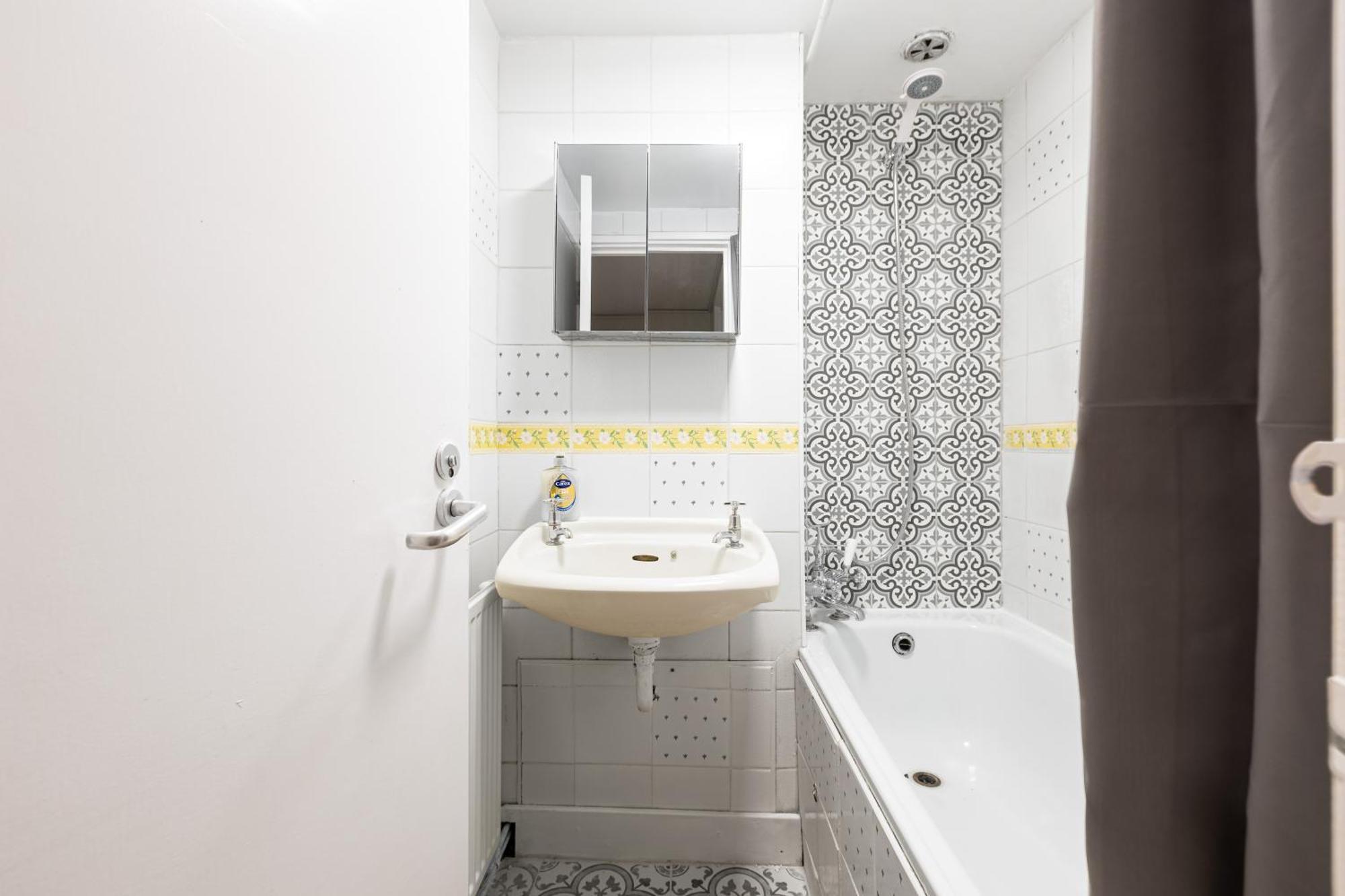 Magnificent 3Br Apt With Balcony Лондон Екстер'єр фото