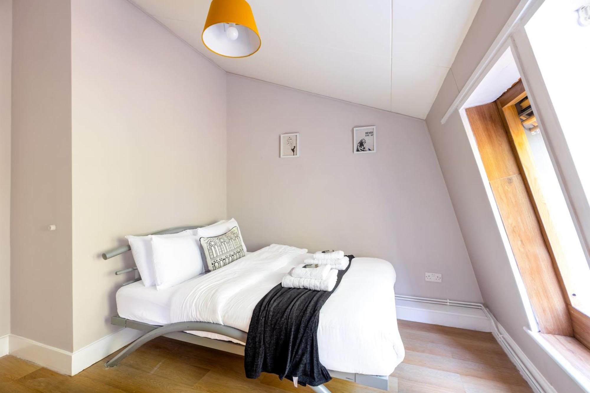 Magnificent 3Br Apt With Balcony Лондон Екстер'єр фото