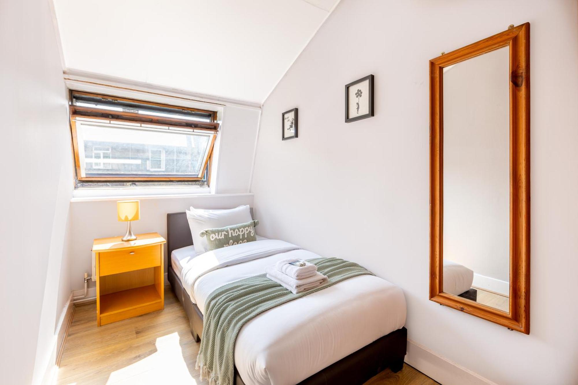 Magnificent 3Br Apt With Balcony Лондон Екстер'єр фото